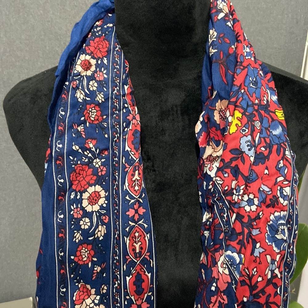 Loft scarf 🧣 - Picture 2 of 2